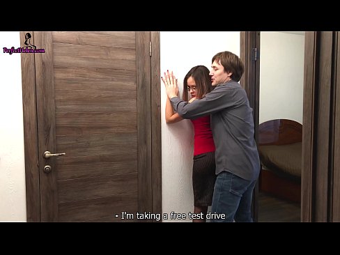 ❤️ سیکسی ریالټر د خپل اپارتمان د پلورلو په وخت کې د هغې بلی په احساساتي ډول ټکان کوي ​​او ټوکې کوي - کریمپای ❤️  ❌