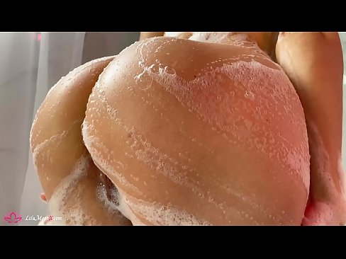 ❤️ Brunette په شاور کې د شدید orgasm لپاره د وایبرټر سره بلی مشت زنی کوي ❤️  ❌